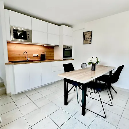 Le Cubry : Hyper-centre Avec Place De Parking Apartment