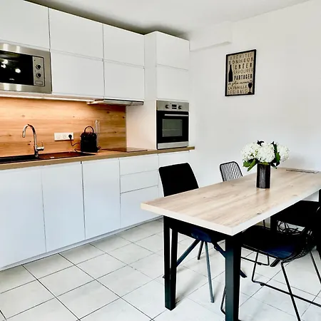 Le Cubry : Hyper-centre Avec Place De Parking Epernay
