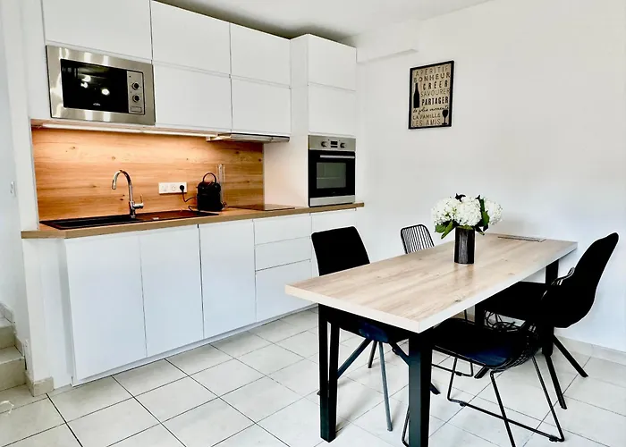 Le Cubry : Hyper-centre Avec Place De Parking Épernay